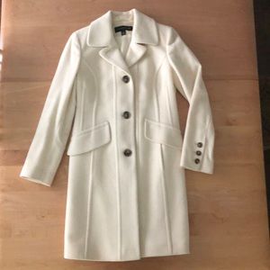 Gorgeous pristine winter white Anne Klein cashmere blend coat size 4